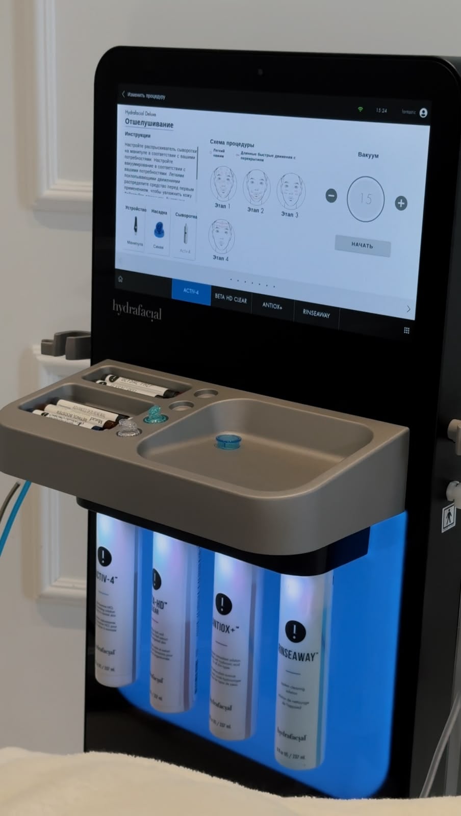 Equipo Hydrafacial con pantalla y sérums